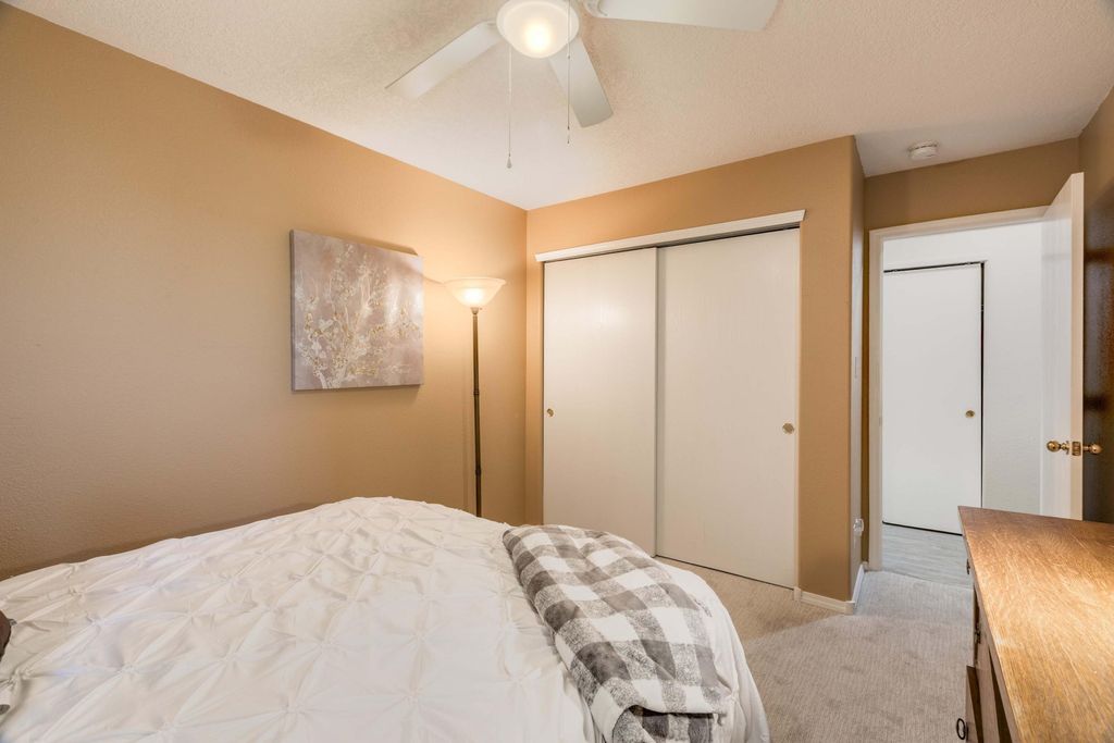 Image 19 of property listing at 1821 Gallinas Road NE, Rio Rancho, NM 87144