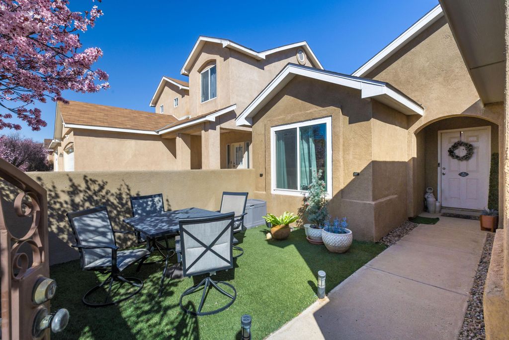 Image 2 of property listing at 1821 Gallinas Road NE, Rio Rancho, NM 87144