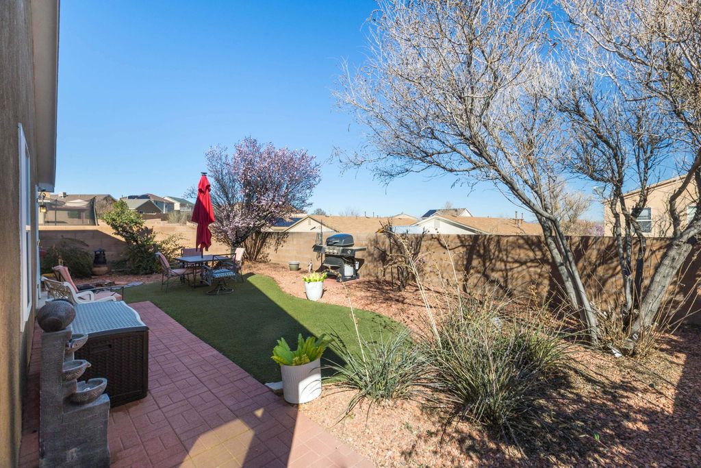 Image 22 of property listing at 1821 Gallinas Road NE, Rio Rancho, NM 87144