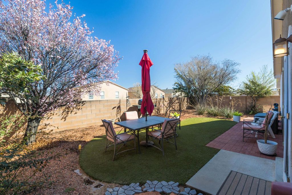 Image 23 of property listing at 1821 Gallinas Road NE, Rio Rancho, NM 87144