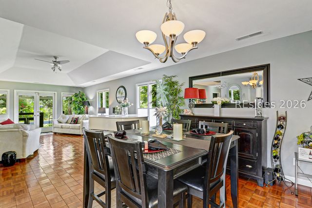 33 Oak Ct, Hilton Head Island, SC 29928