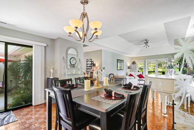 33 Oak Ct, Hilton Head Island, SC 29928