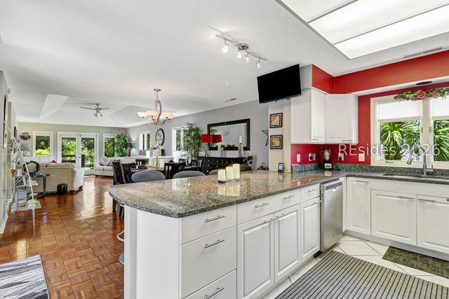 33 Oak Ct, Hilton Head Island, SC 29928