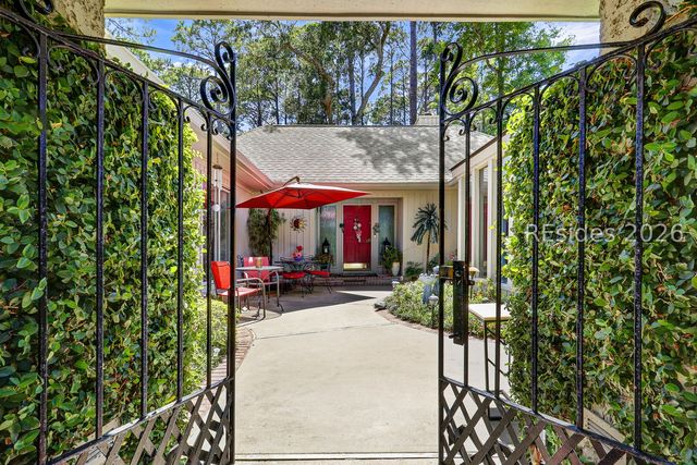 33 Oak Ct, Hilton Head Island, SC 29928