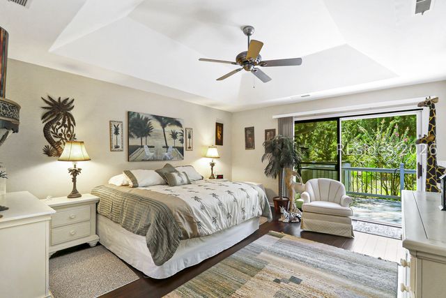 33 Oak Ct, Hilton Head Island, SC 29928