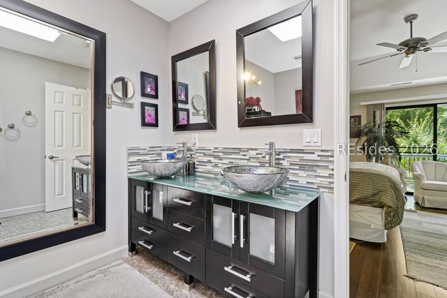 33 Oak Ct, Hilton Head Island, SC 29928
