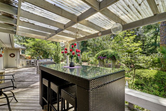 33 Oak Ct, Hilton Head Island, SC 29928