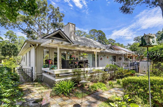 33 Oak Ct, Hilton Head Island, SC 29928