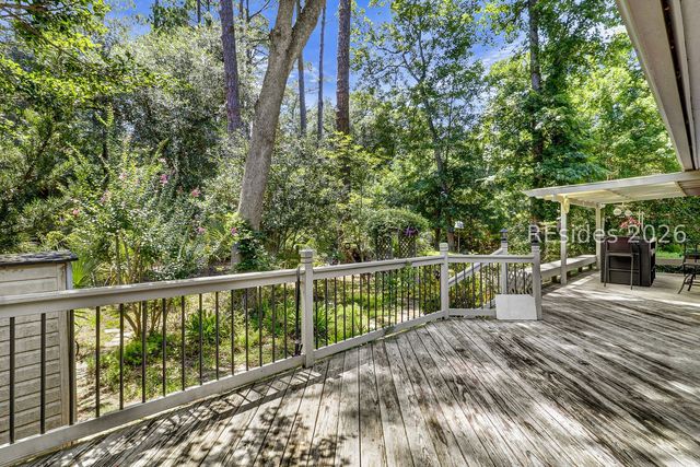 33 Oak Ct, Hilton Head Island, SC 29928