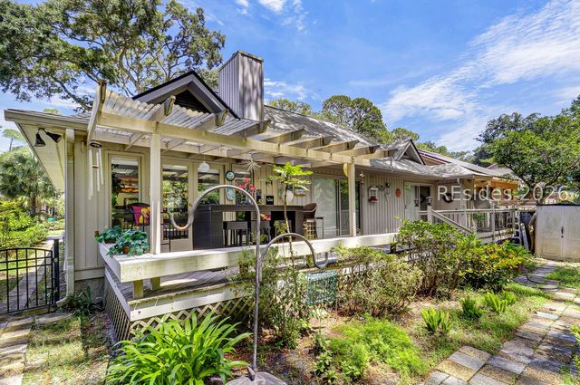33 Oak Ct, Hilton Head Island, SC 29928