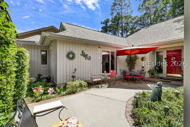 33 Oak Ct, Hilton Head Island, SC 29928