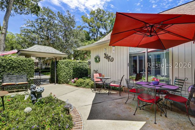 33 Oak Ct, Hilton Head Island, SC 29928