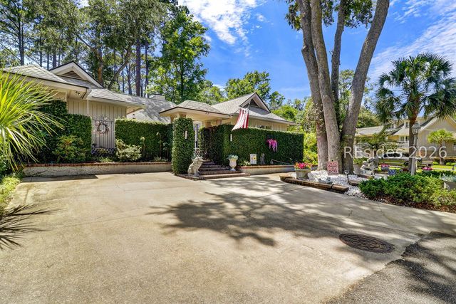 33 Oak Ct, Hilton Head Island, SC 29928