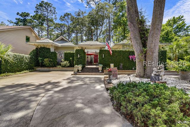 33 Oak Ct, Hilton Head Island, SC 29928