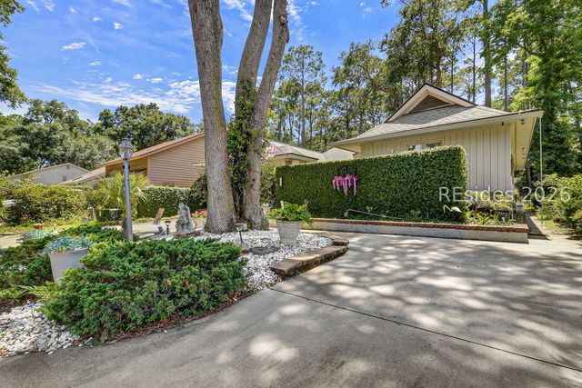 33 Oak Ct, Hilton Head Island, SC 29928