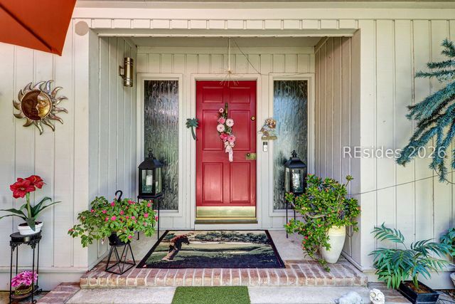 33 Oak Ct, Hilton Head Island, SC 29928