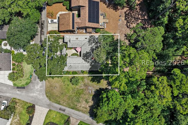 33 Oak Ct, Hilton Head Island, SC 29928