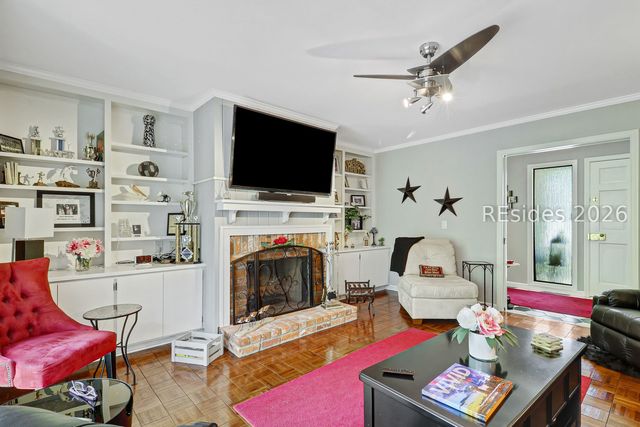 33 Oak Ct, Hilton Head Island, SC 29928