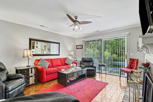 33 Oak Ct, Hilton Head Island, SC 29928