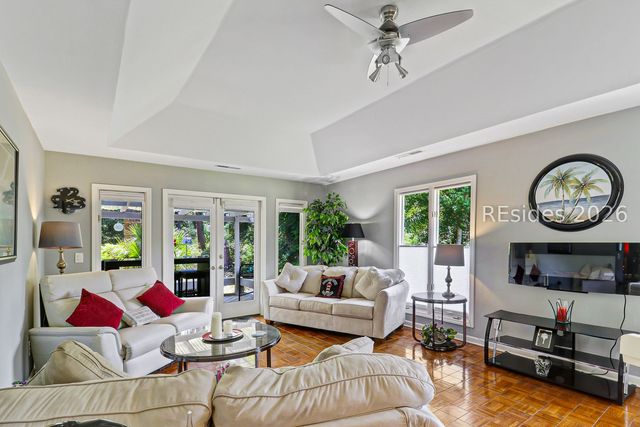 33 Oak Ct, Hilton Head Island, SC 29928