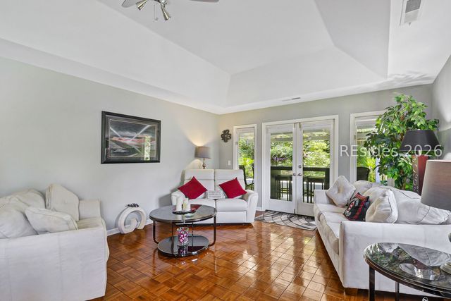 33 Oak Ct, Hilton Head Island, SC 29928