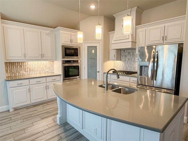 2700 Richard St Street, Burleson, TX 76028