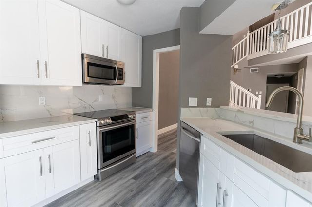 9400 Doliver Drive 34, Houston, TX 77063