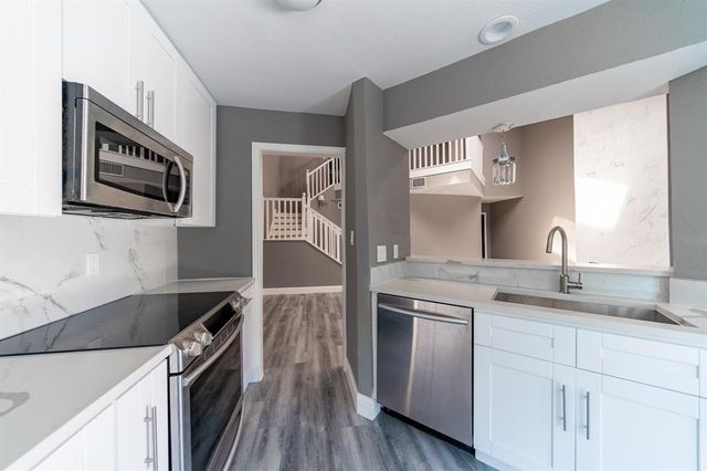 9400 Doliver Drive 34, Houston, TX 77063