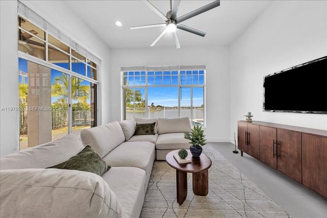 3494 Coco Lake Dr, Coconut Creek, FL 33073