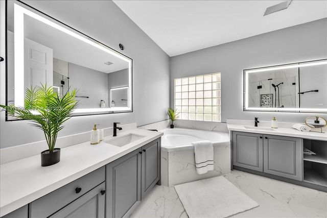 3494 Coco Lake Dr, Coconut Creek, FL 33073