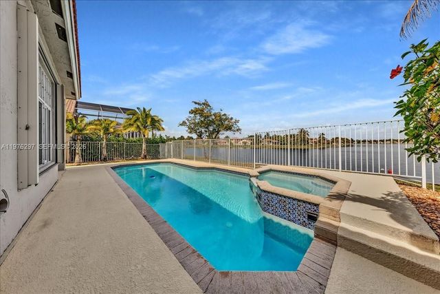 3494 Coco Lake Dr, Coconut Creek, FL 33073