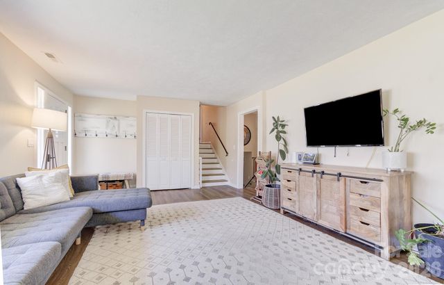 113 Brightwater Heights Drive, Hendersonville, NC 28791