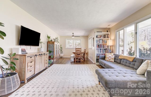 113 Brightwater Heights Drive, Hendersonville, NC 28791