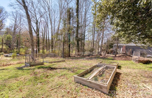 113 Brightwater Heights Drive, Hendersonville, NC 28791