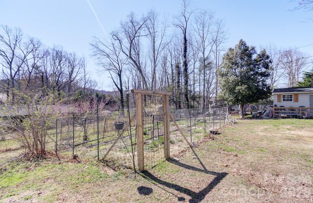 113 Brightwater Heights Drive, Hendersonville, NC 28791