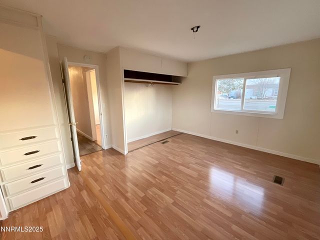 2735 Toiyabe Street, Silver Springs, NV 89429