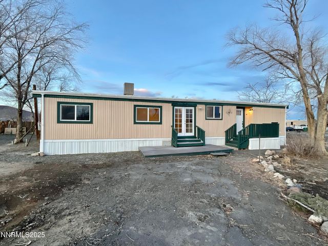 2735 Toiyabe Street, Silver Springs, NV 89429