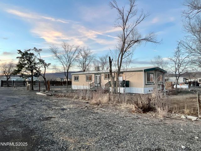2735 Toiyabe Street, Silver Springs, NV 89429