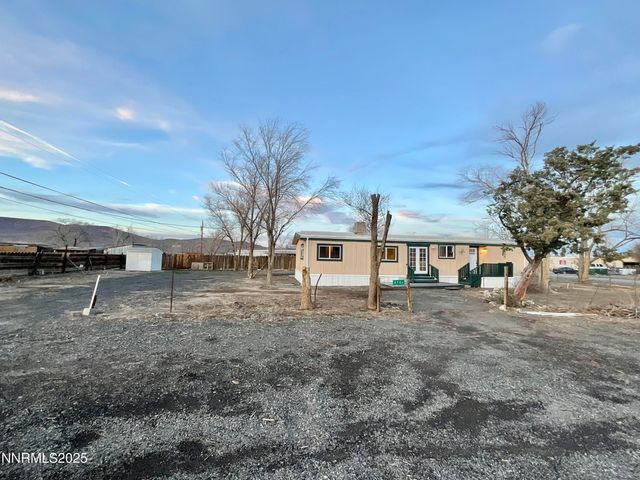 2735 Toiyabe Street, Silver Springs, NV 89429