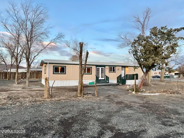2735 Toiyabe Street, Silver Springs, NV 89429