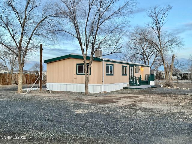 2735 Toiyabe Street, Silver Springs, NV 89429