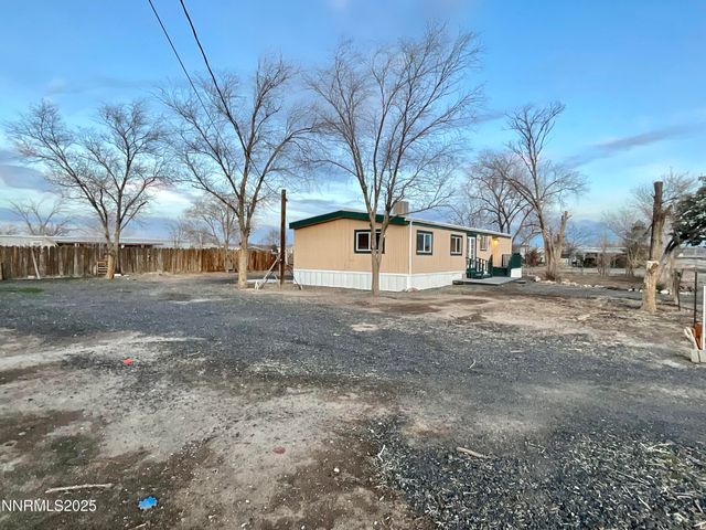 2735 Toiyabe Street, Silver Springs, NV 89429