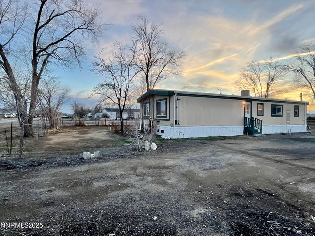 2735 Toiyabe Street, Silver Springs, NV 89429