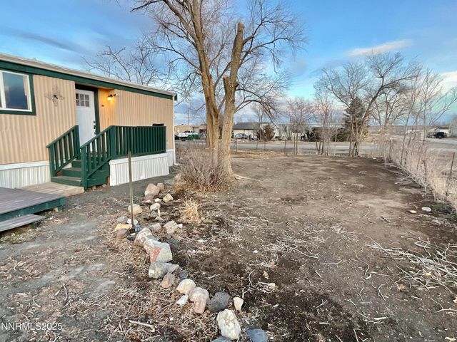 2735 Toiyabe Street, Silver Springs, NV 89429