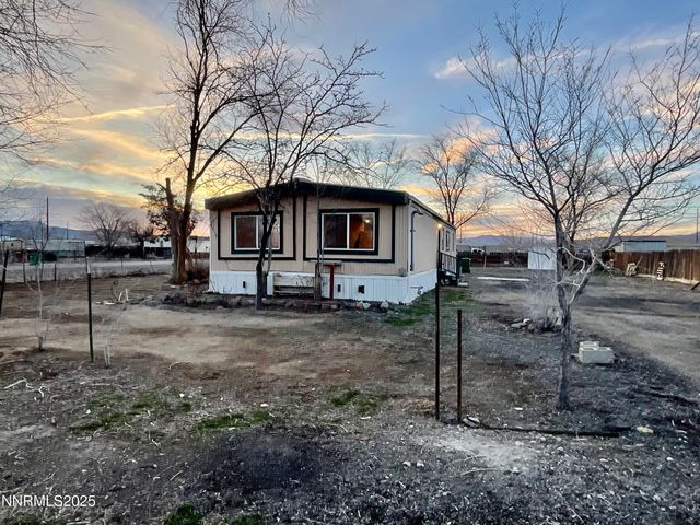 2735 Toiyabe Street, Silver Springs, NV 89429