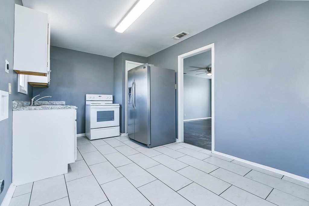 Image 11 of property listing at 1951 Guadalupe Street, San Angelo, TX 76901