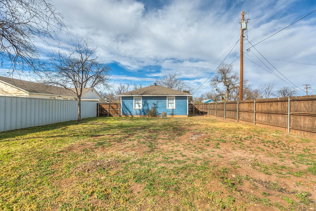 Image 16 of property listing at 1951 Guadalupe Street, San Angelo, TX 76901
