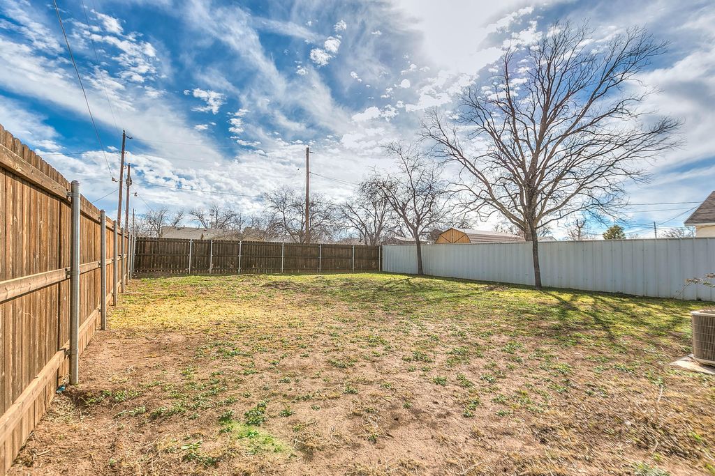 Image 17 of property listing at 1951 Guadalupe Street, San Angelo, TX 76901