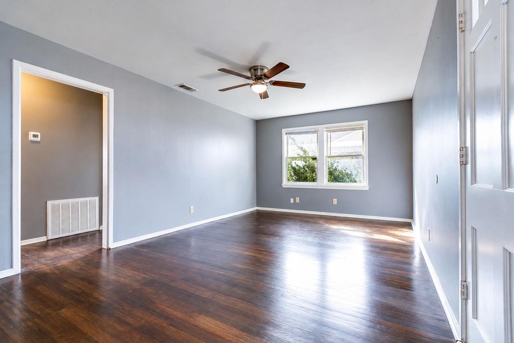 Image 4 of property listing at 1951 Guadalupe Street, San Angelo, TX 76901