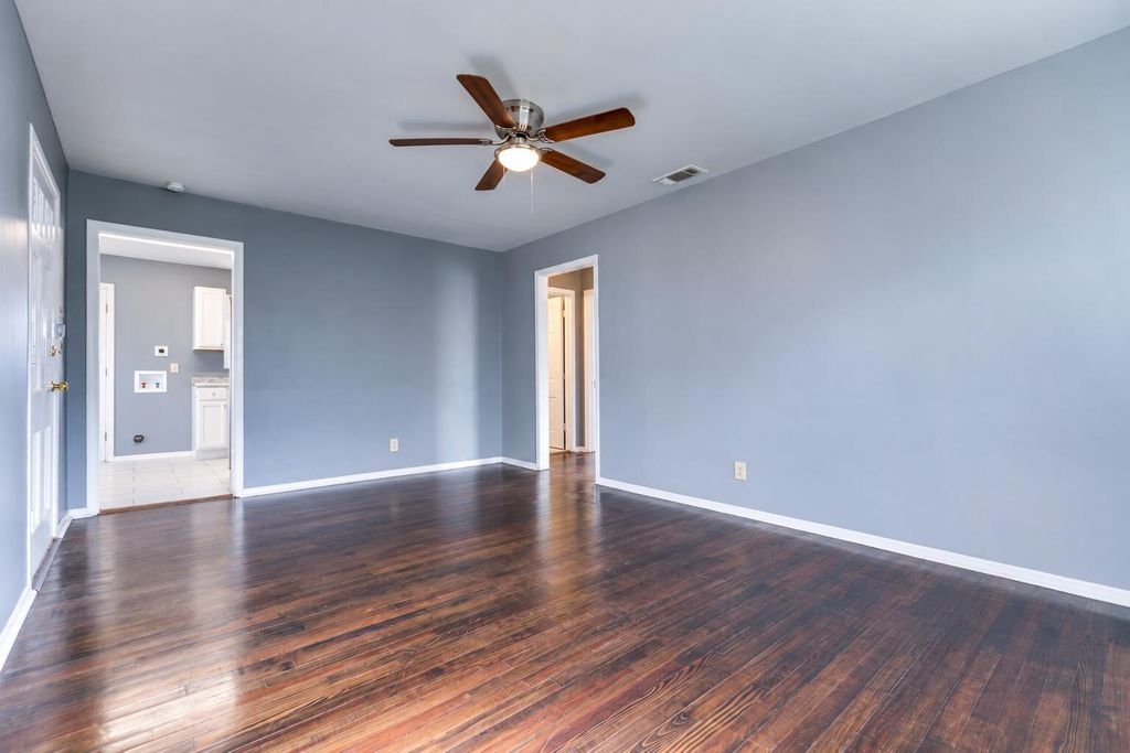 Image 6 of property listing at 1951 Guadalupe Street, San Angelo, TX 76901